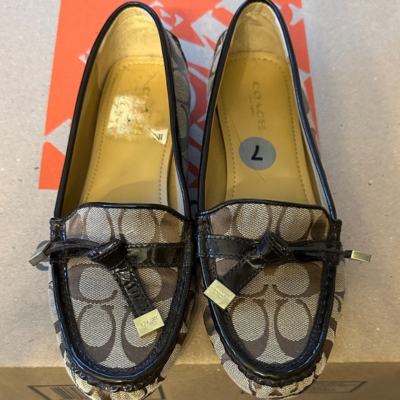 Coach - Picture 2 of 6